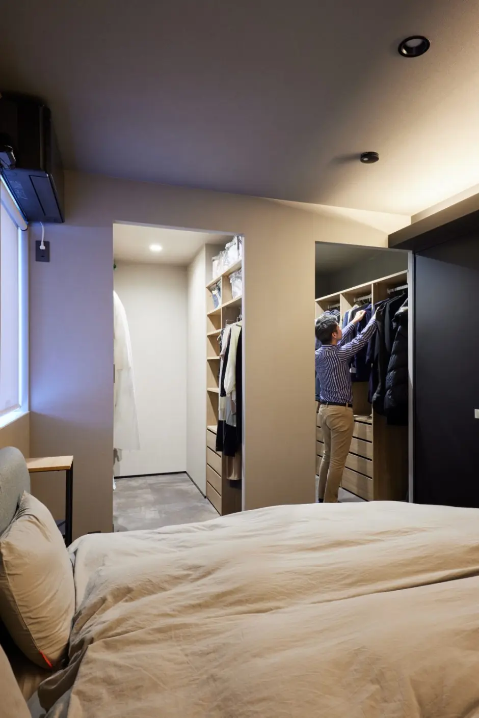 ご夫婦それぞれにウォークインクローゼットがある収納たっぷりな主寝室