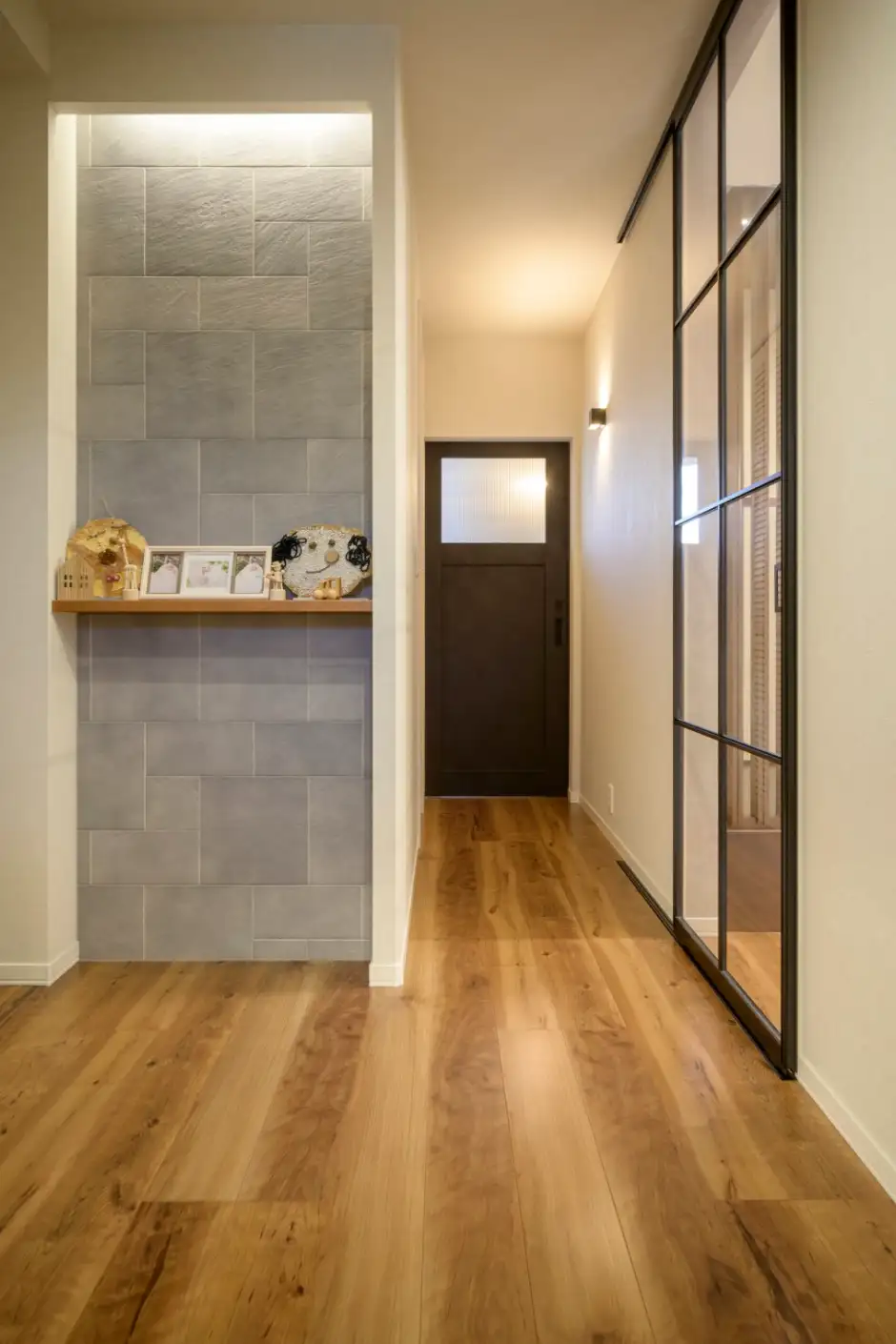 エコカラットがおしゃれな明るい玄関