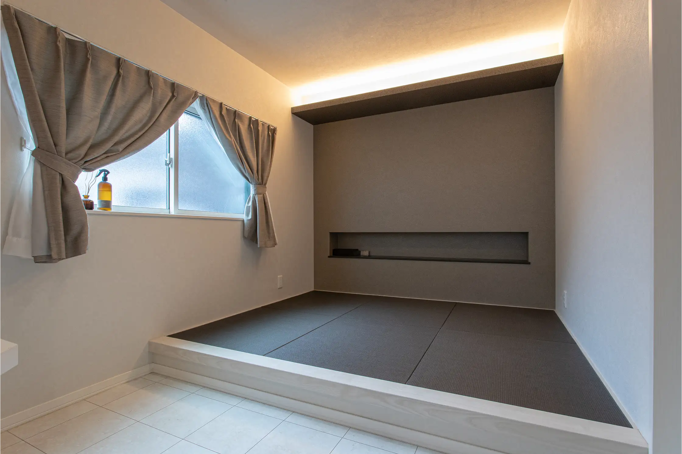 全面に布団を敷ける和風の小あがり