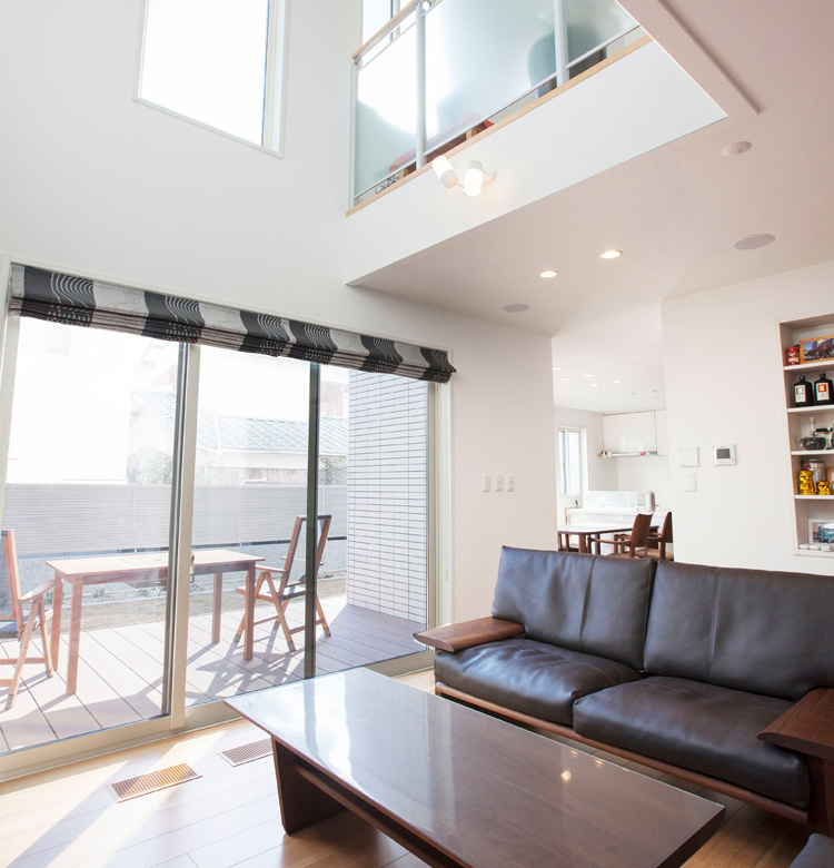 吹き抜けのあるリビング