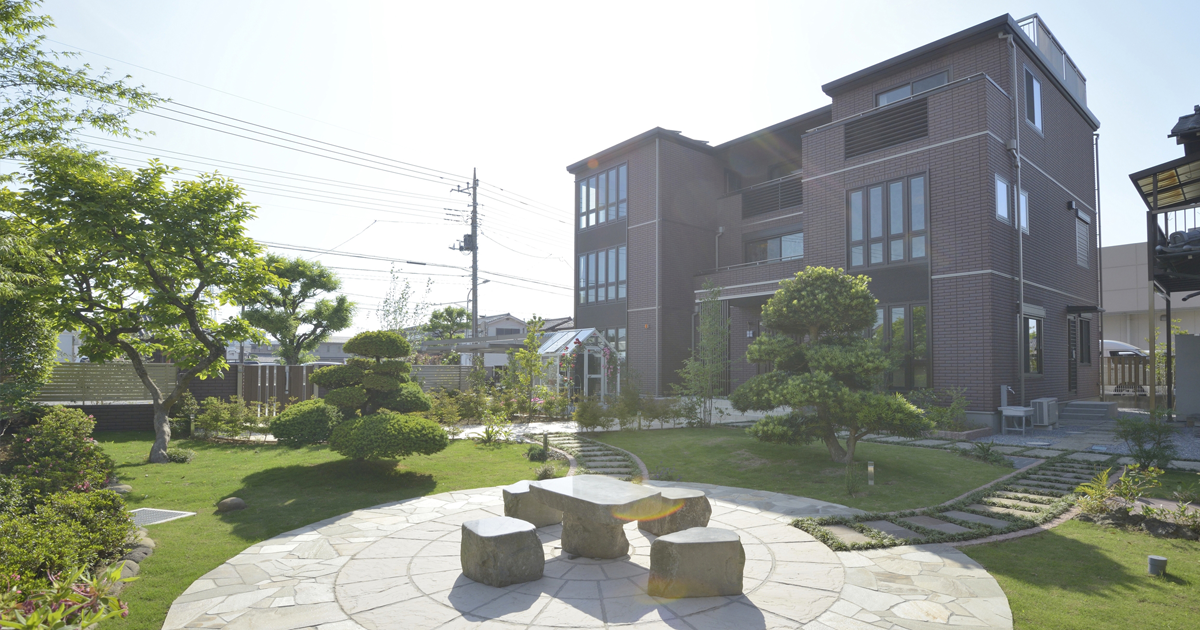 壮麗な3階建てと庭園のある邸宅 | 建築実例 | セキスイハイム