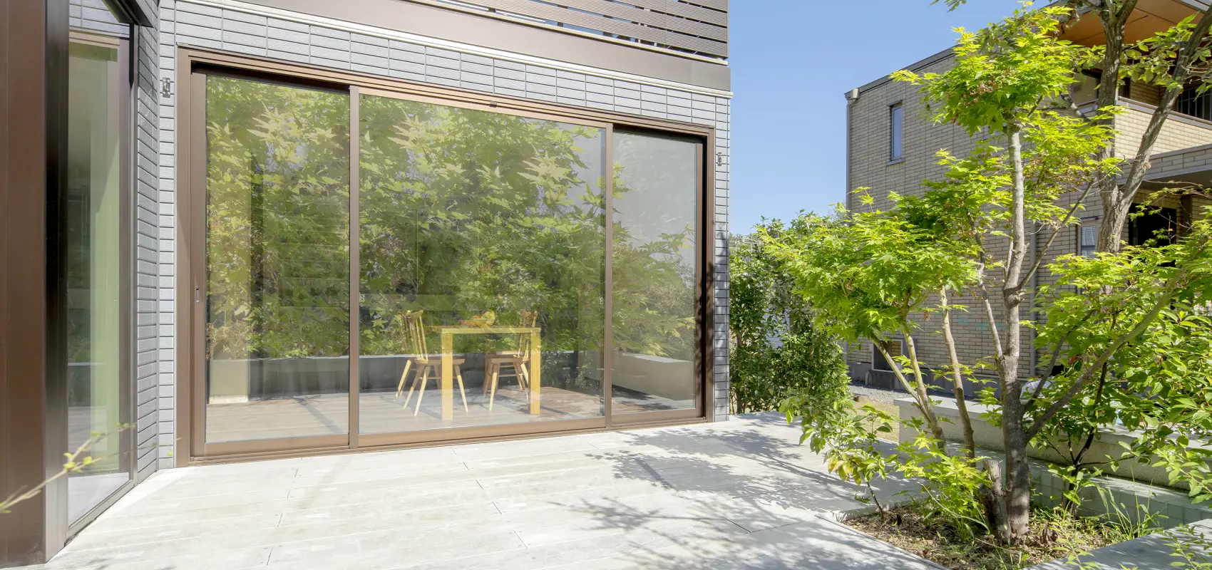 スッキリ片付いたテラスの様子