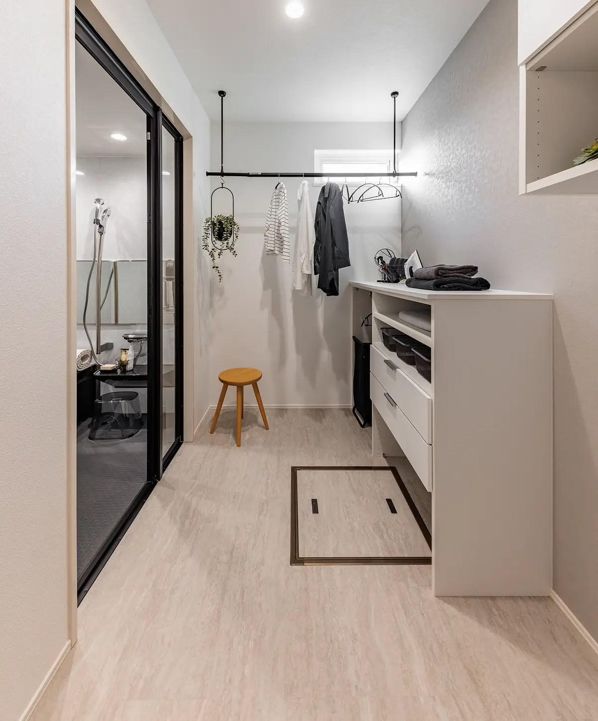 洗う作業から収納までの動線がまとまったランドリールーム