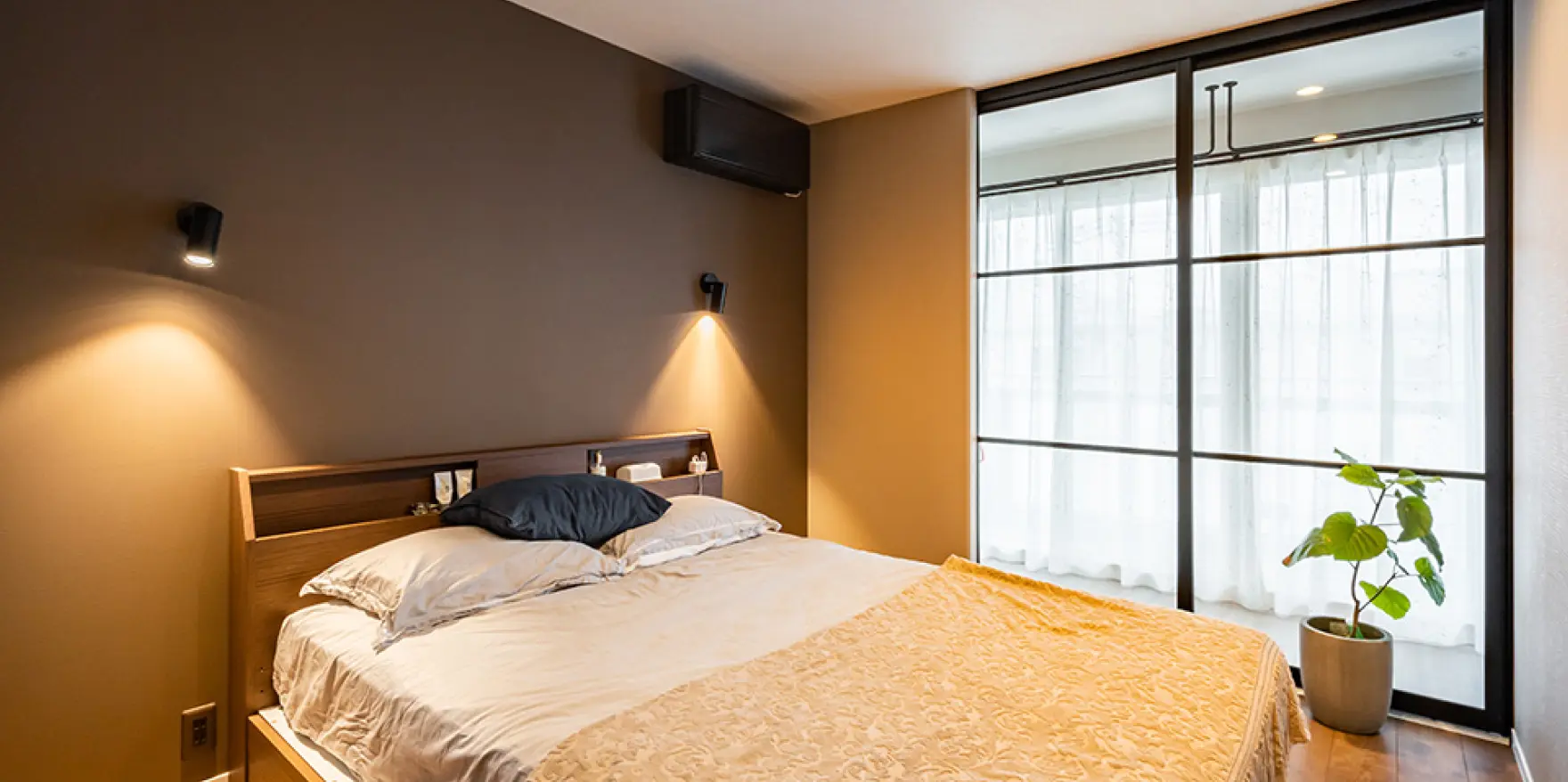 サンルームとつながる寝室