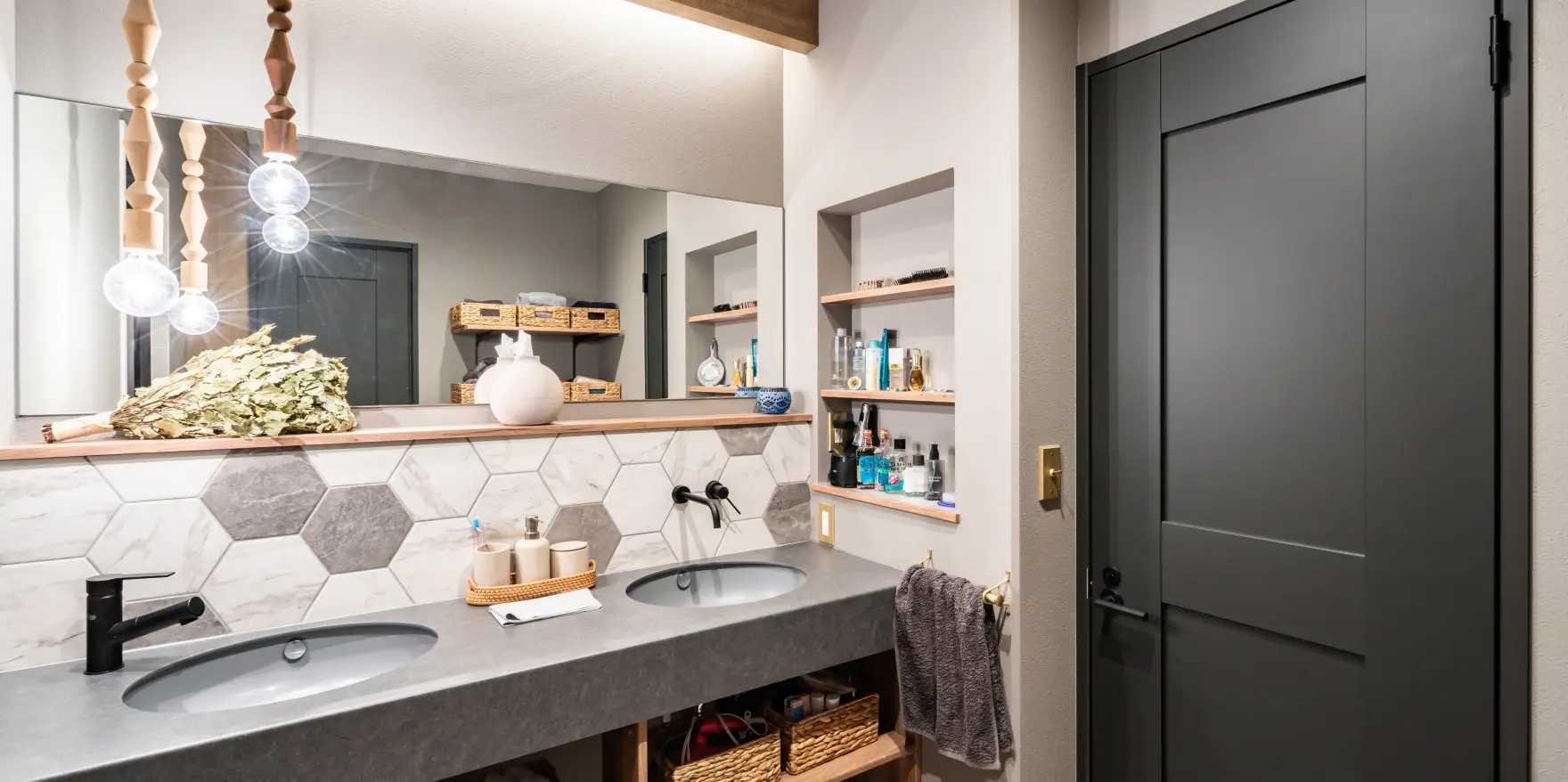 洗面ボウルを2つ設けた洗面所