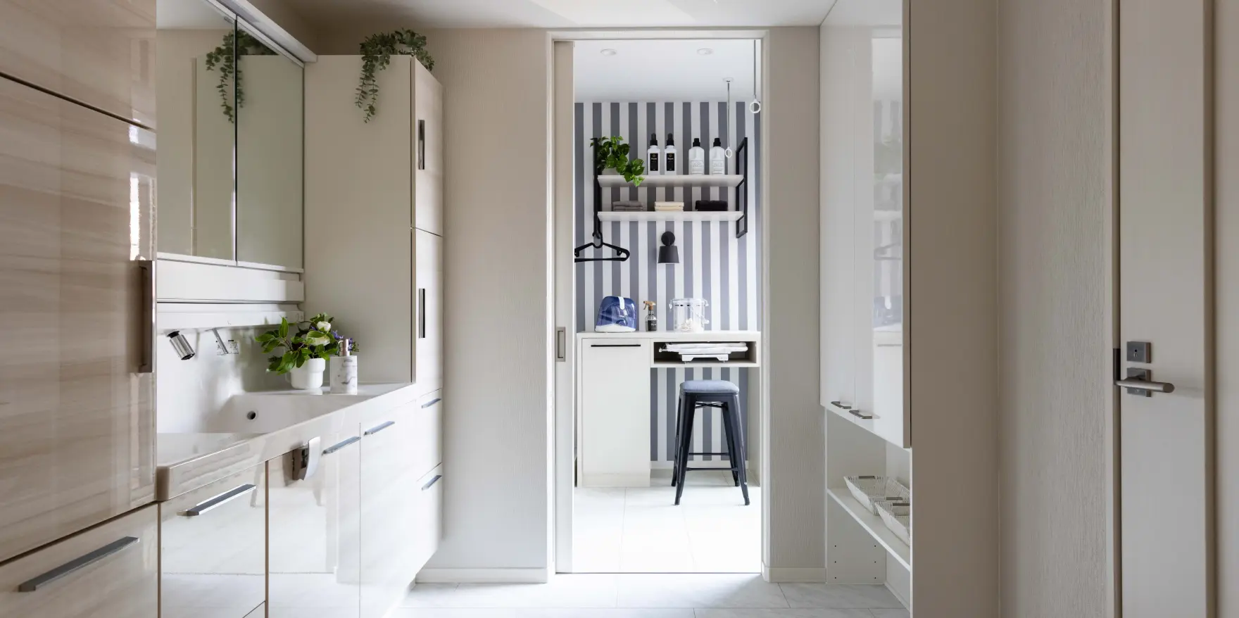 洗面所とつながるランドリールーム