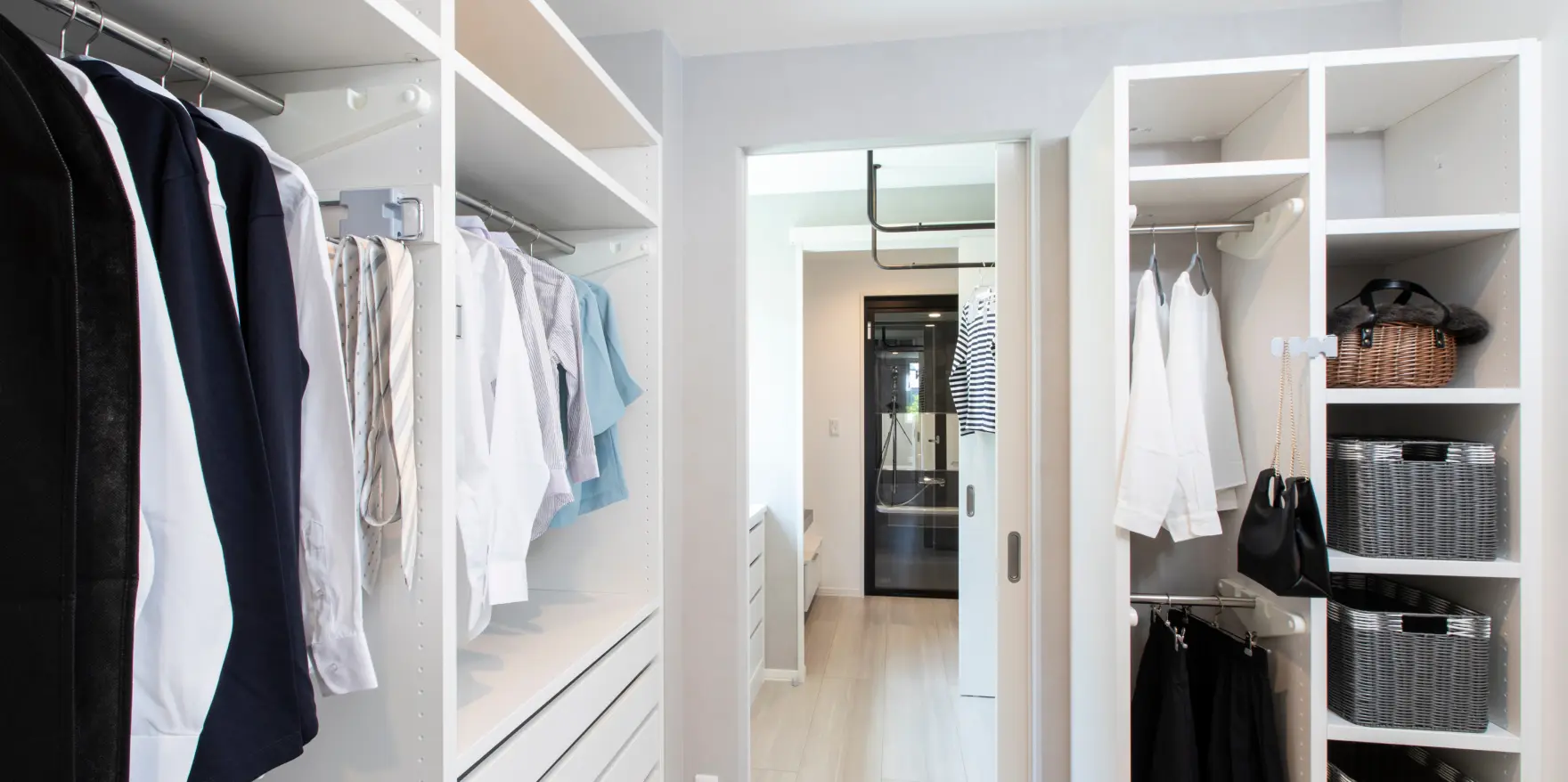 部屋干しスペースとつながるファミリークローゼット