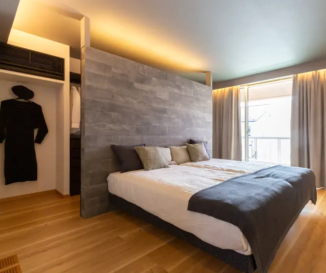 ウォークインクローゼットが隣接した寝室