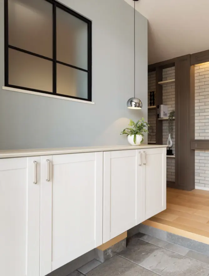 室内窓がある玄関