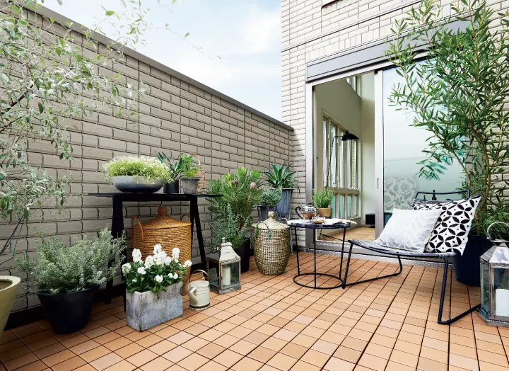 植物がたくさんあるバルコニー