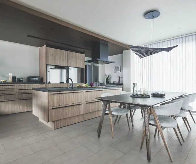 下がり天井のあるアイランドキッチン