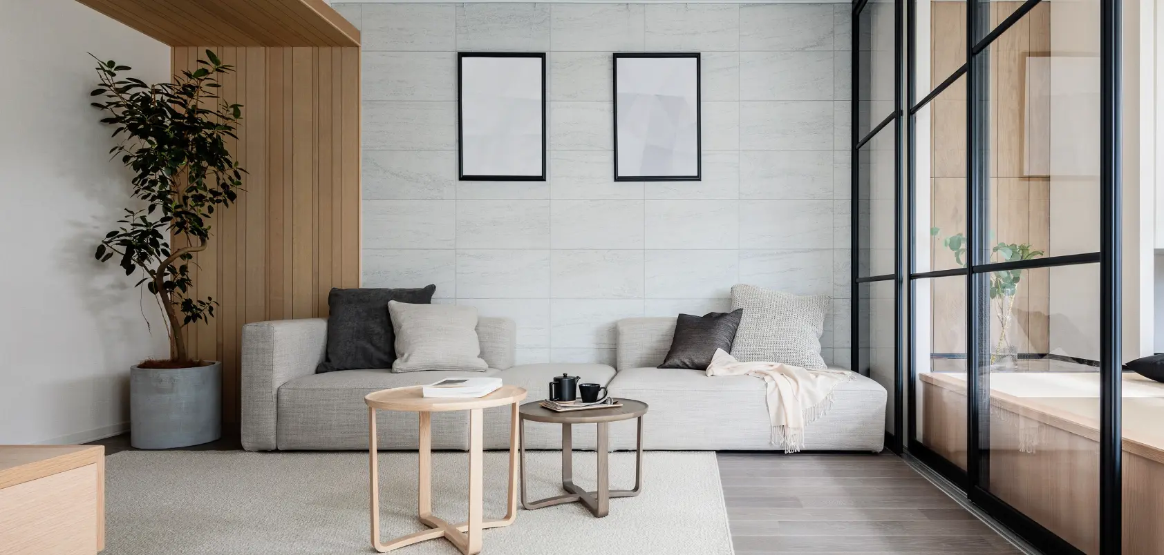 大きなソファのあるリビング