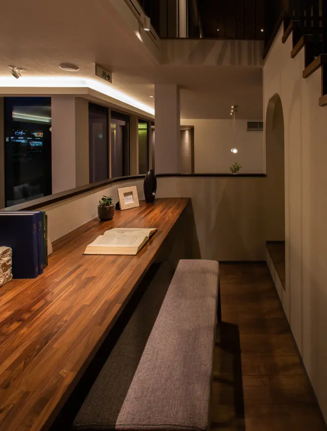 リビング内の家族共有書斎