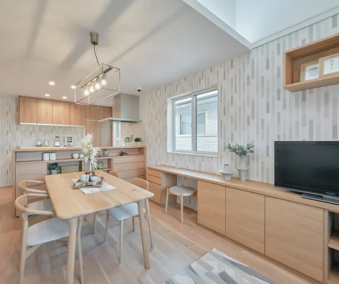 豊富なカウンター収納があるダイニング