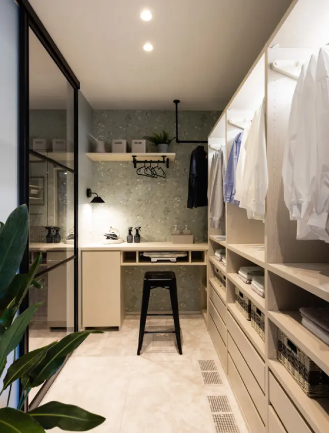 ランドリー隣接のファミリークローゼット