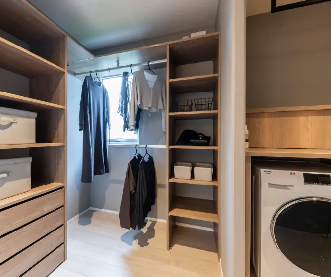 ランドリールームに隣接したファミリークローゼット
