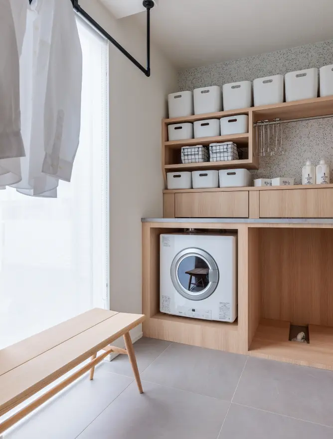 造作カウンターのあるランドリー