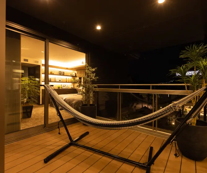 ハンモックを置いたインナーバルコニー