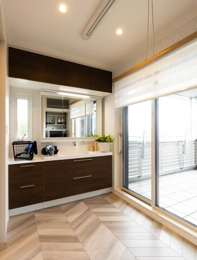 室内干しスペースと隣接したバルコニー