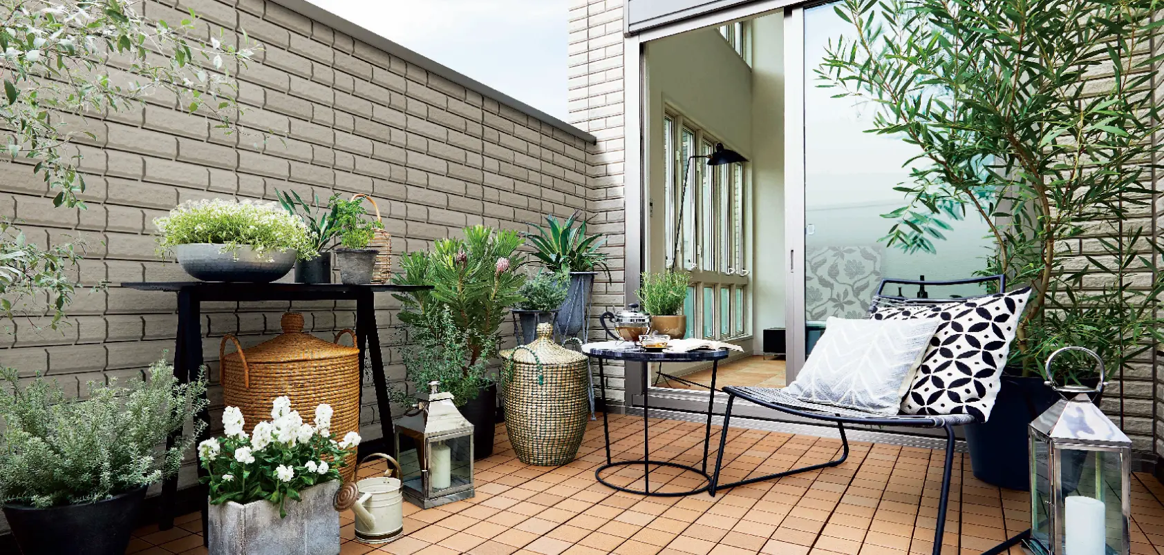 植物がたくさんあるバルコニー