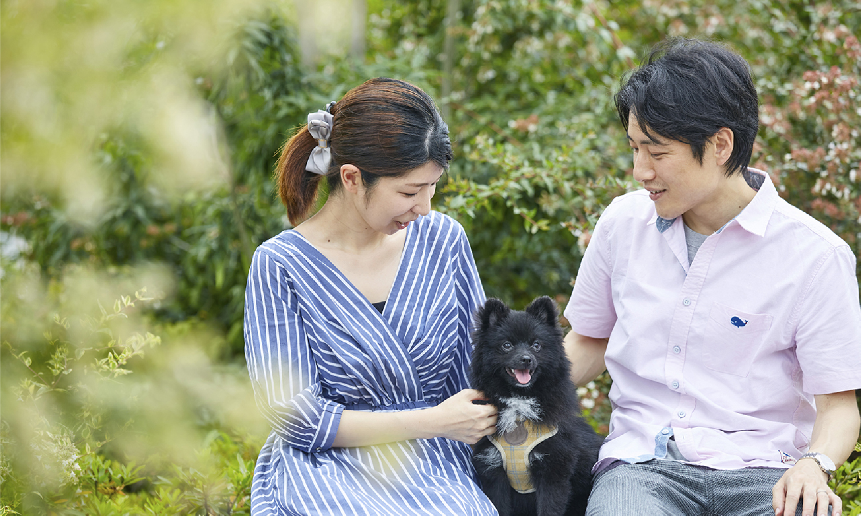 愛犬とくつろぐNさんご夫婦（タウン内）