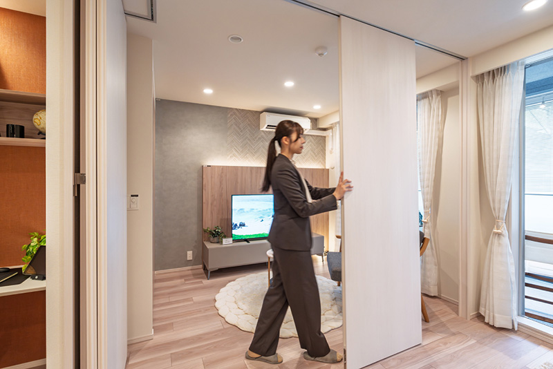 スライド式のウォールドア 写真2