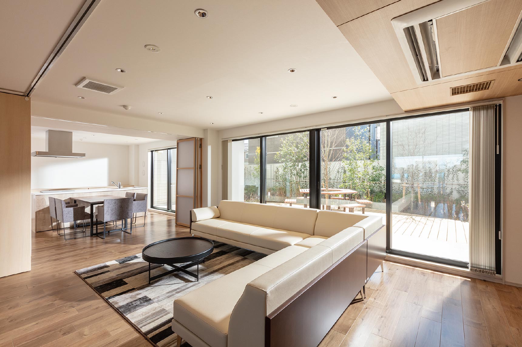 Plus SUITE Living & Plus SUITE Dining