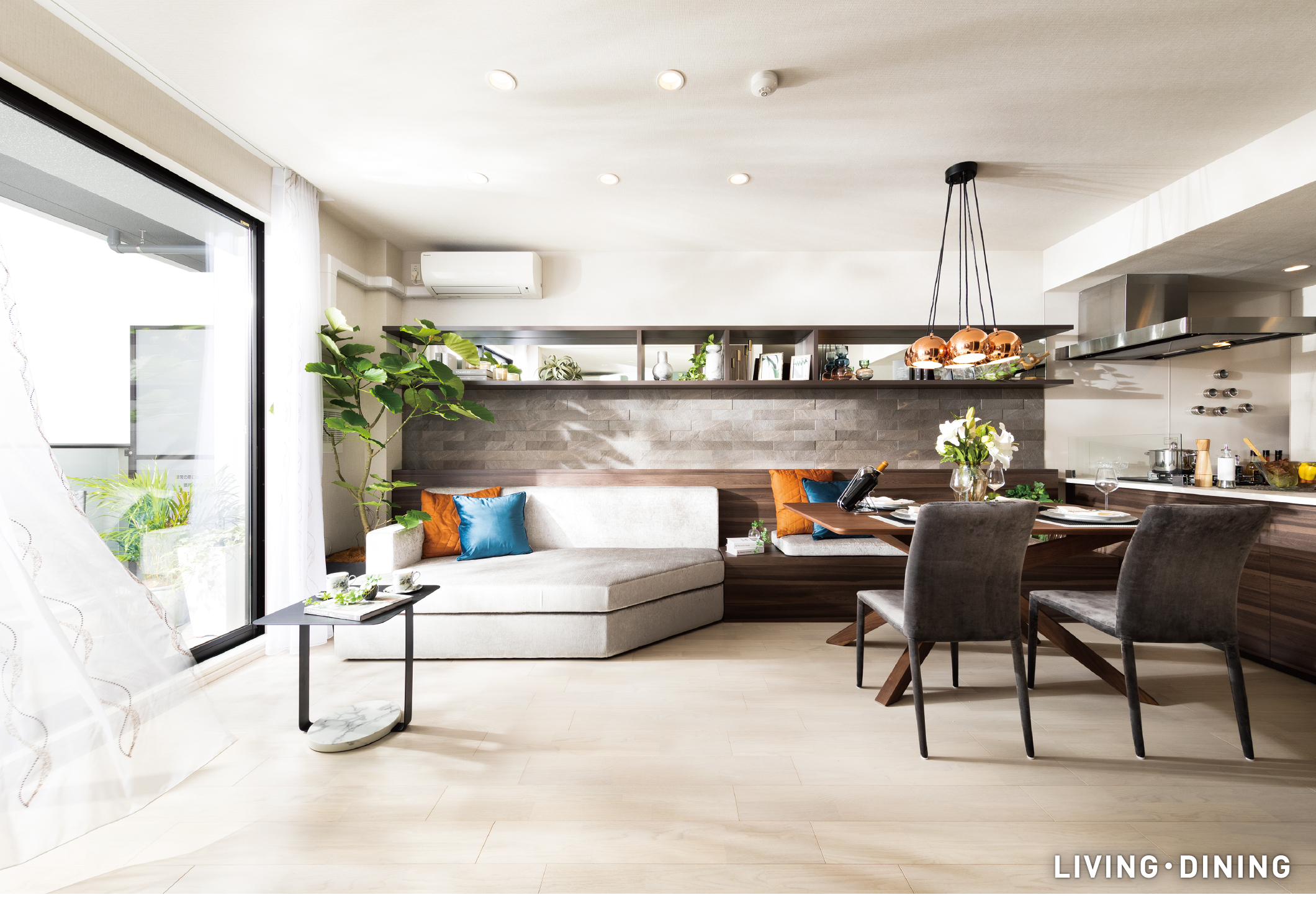 LIVING・DINING