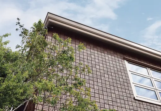 重厚感を演出するタイル外壁