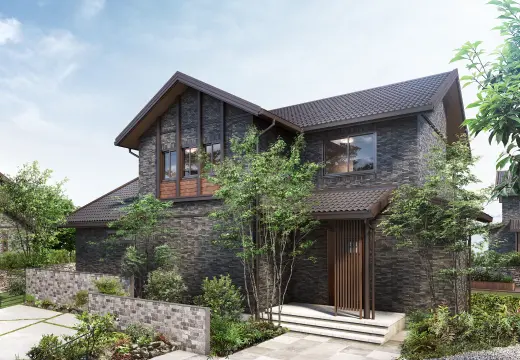 重厚感のある三角屋根の木の家