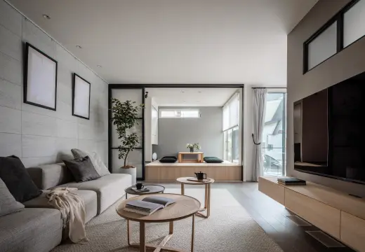 グレーを基調とした落ち着きのあるリビング